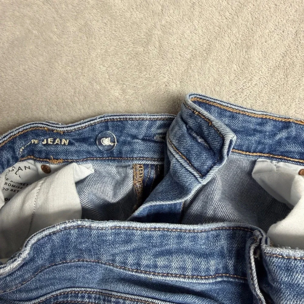 American Eagle Strigid Mom Jeans Womens 14 Short Blue Distressed High Rise Denim